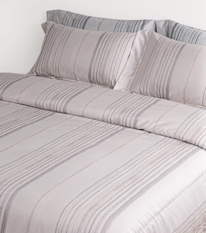 Hotel Grand Pima Cotton & Silk Jacquard Four-Piece Bedding Set in Cool Gray Jacquard