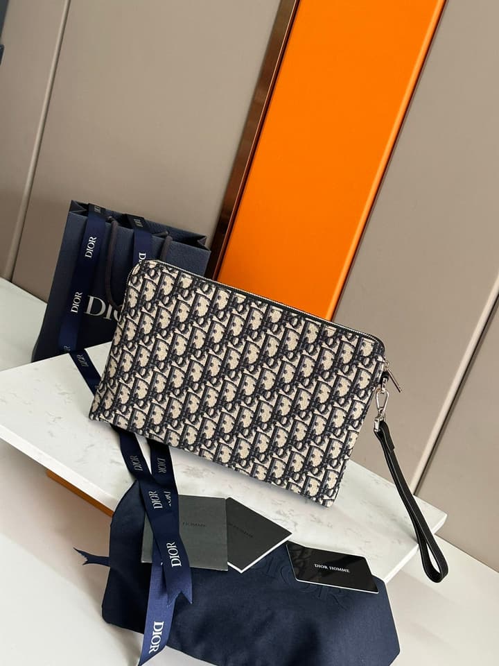 Dior Oblique Clutch Bag in Black Oblique Canvas