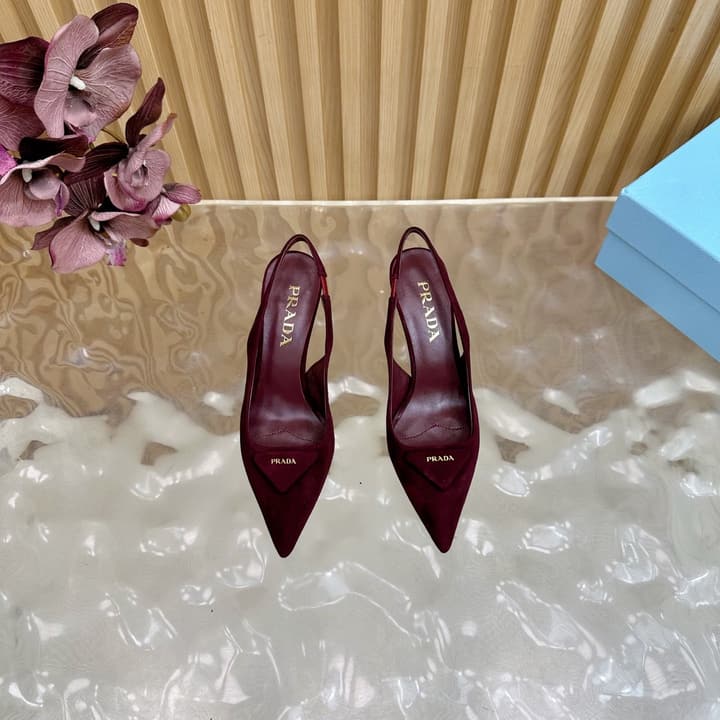 Prada 2025 Spring Pointed Toe Pumps in Matte Black