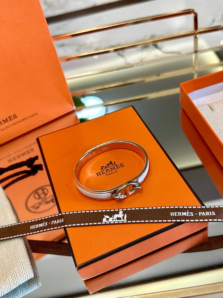 Hermès Pig Nose Enamel Bracelet in Gold