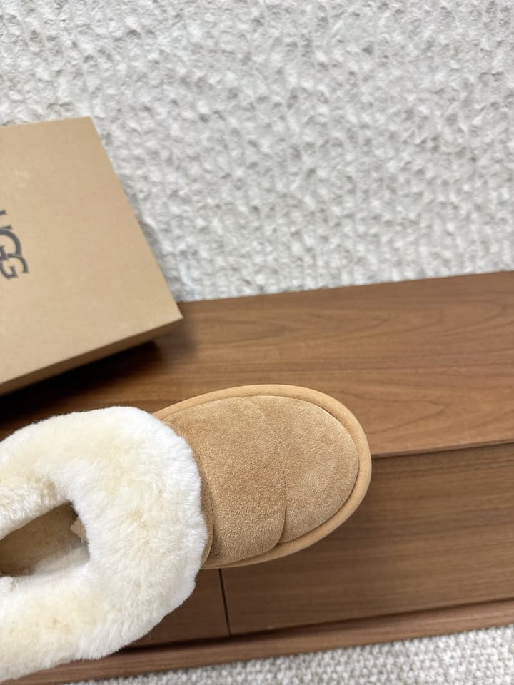 UGG Sheepskin Fur-Lined Slippers – Autumn/Winter Collection in Tall Light Pink With Cream Fur