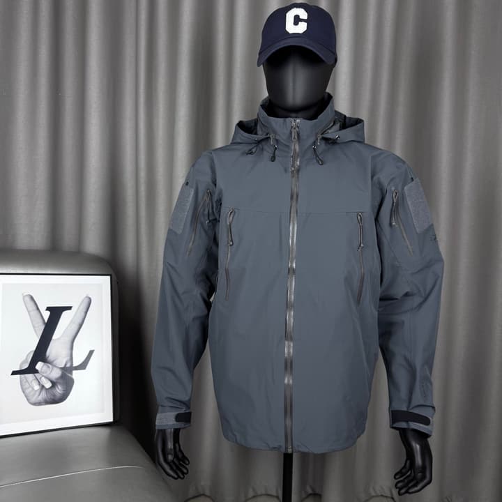 Arc'teryx Alpha LEAF Jacket GEN2 Hard Shell in Wolf Gray Hard Shell Jacket