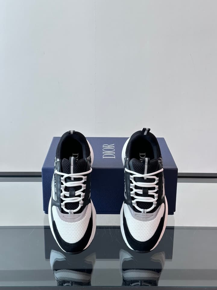Dior B22 Retro Jogging Sneakers in Black And White Oblique