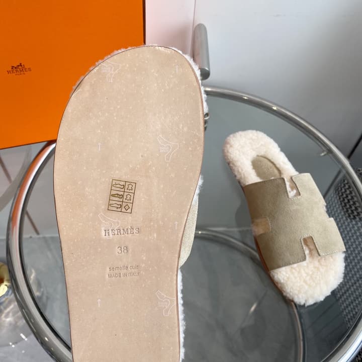 Hermès Izmir Classic H Wool Slippers in Black