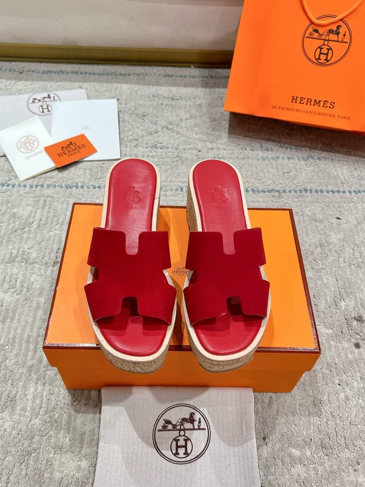 Hermès Wedge Sandals – 2024 Spring/Summer Collection in Bright Red Suede