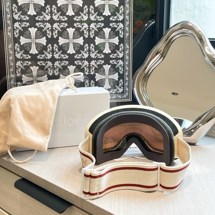 Chloé Ski Goggles in Beige Frame Red Logo Strap