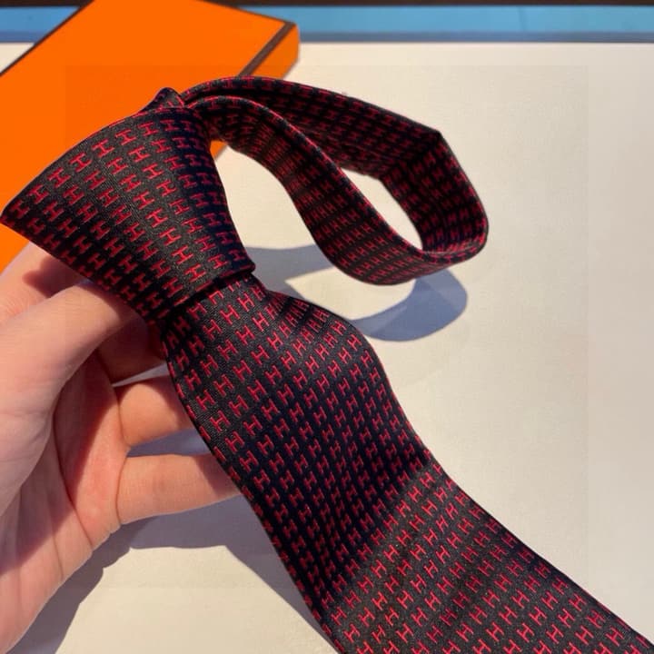Hermès Men's H-Letter Silk Tie – New Collection in Burgundy