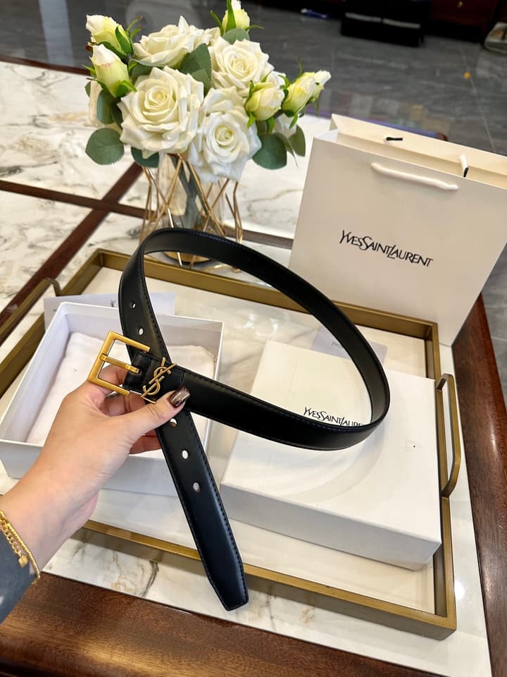 Saint Laurent Classic Leather Belt – 2.5cm in Black Leather With Gold Buckle