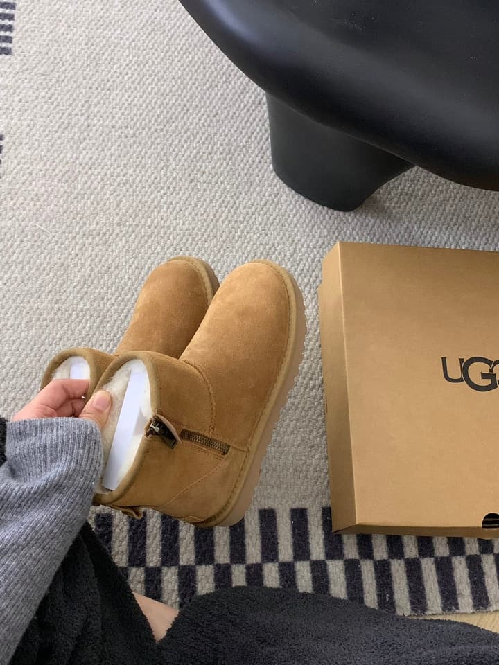 UGG Zipper Classic Thin-Soled Boots in Chestnut