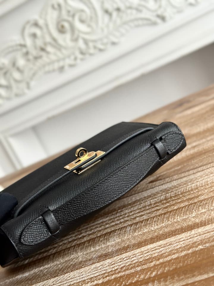 Hermès Kelly Mini Handbag in Black Gold Hardware