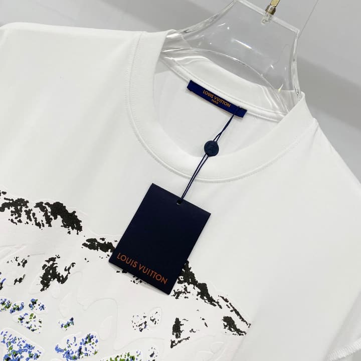 Louis Vuitton Snow Mountain Ice Cube Logo T-Shirt in Black