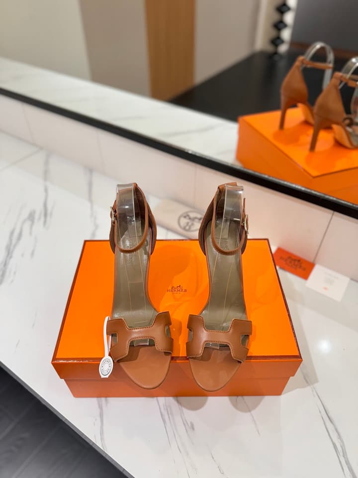 Hermès Classic Smooth Cowhide Pumps – 9cm in Caramel Brown