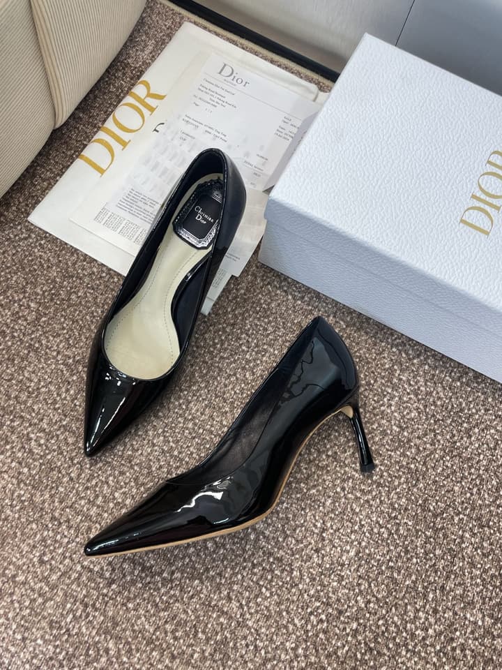 Dior CD Logo Pointed Toe Pumps – 2025 Spring/Summer Haute Couture Collection in Shiny Black Flat