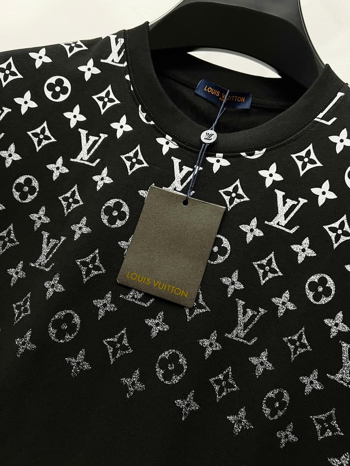 Louis Vuitton Gradient Monogram T-Shirt – 2025 Summer Collection in Black Bottom Gradient Monogram