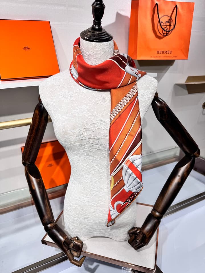 Hermès Silver Blossom Silk Twill Scarf – 2025 Collection