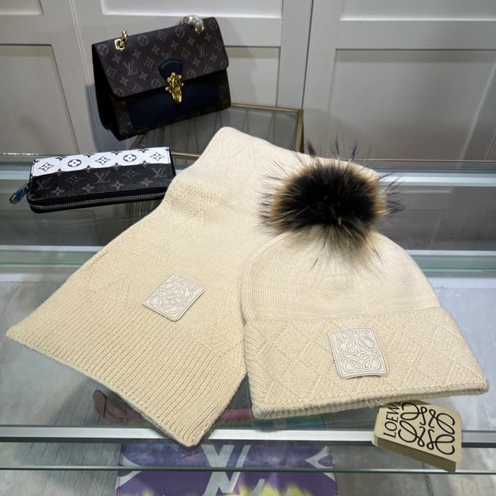 Loewe Classic Hat and Scarf Set in Cream Plain