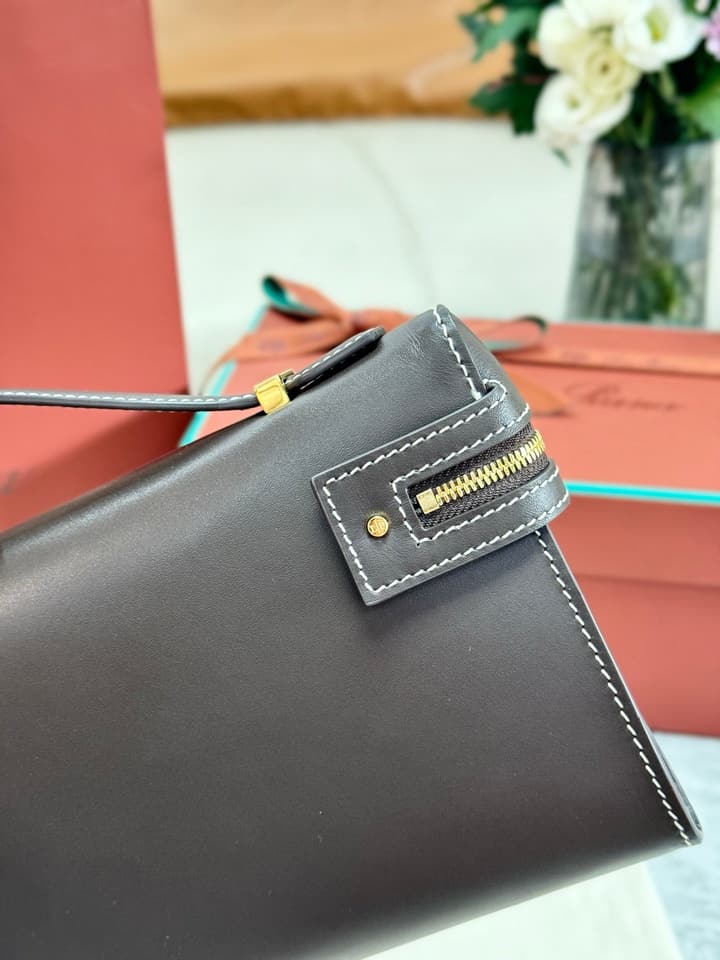 Loro Piana Extra Clutch L29 in Black Leather