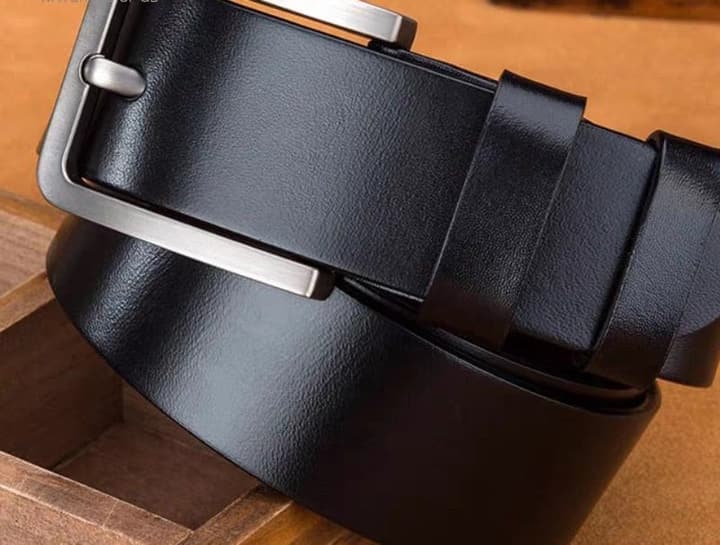 Gucci European Exclusive Calfskin Belt in Black