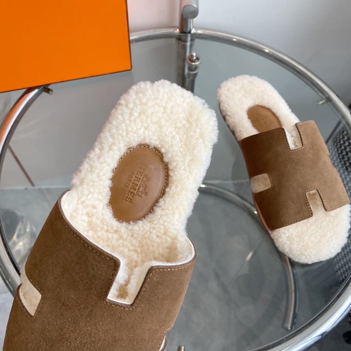 Hermès Izmir Classic H Wool Slippers in Black