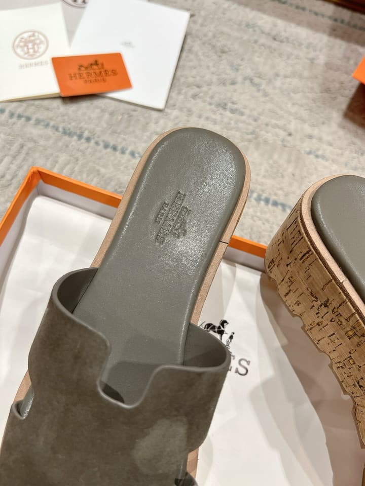 Hermès 2024 Spring/Summer Wedge Sandals – 2024 Spring/Summer Collection in White Leather