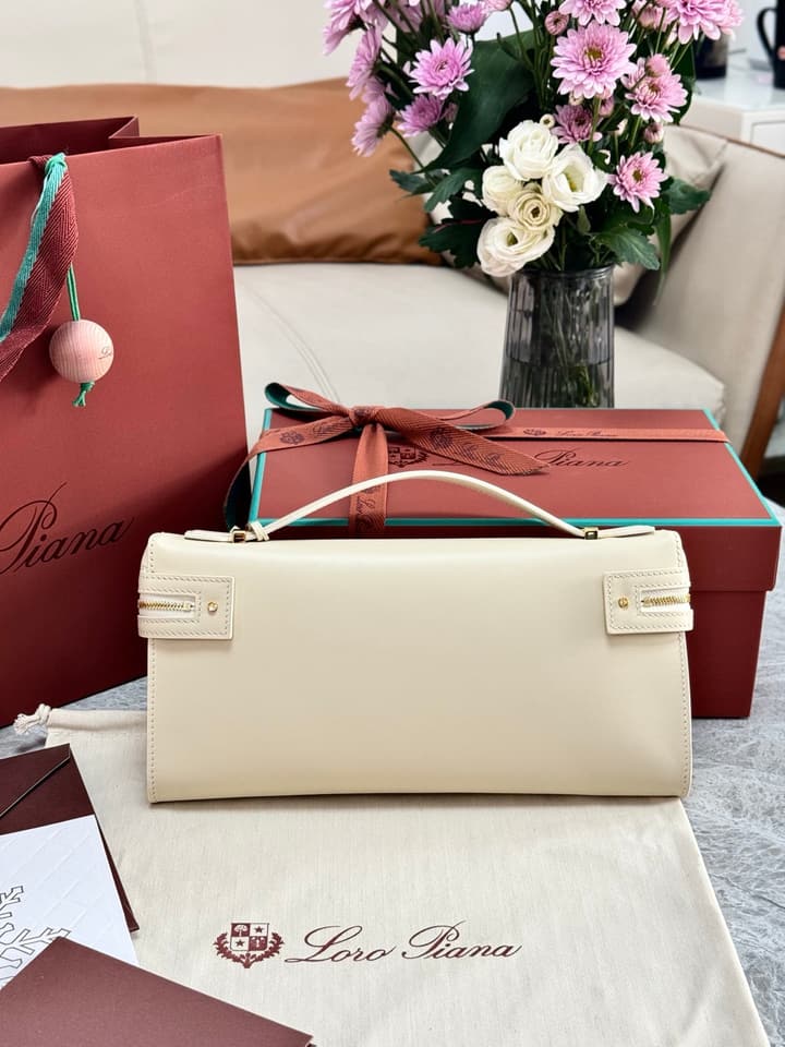 Loro Piana Extra Clutch L29 in Off-white Calfskin Clutch
