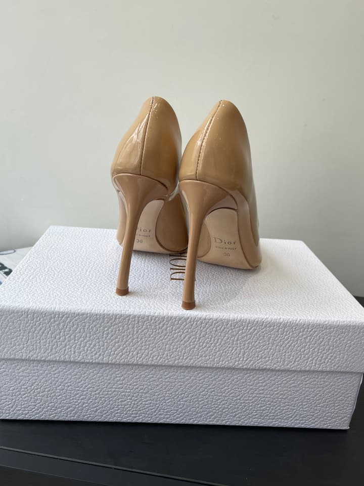 Dior Pointed High-Heel Pumps – 25SS Spring/Summer Collection in Patent Burgundy