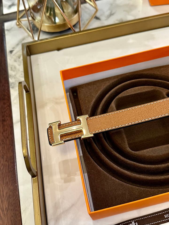 Hermès Classic Leather Belt – 2.5cm in Tan Textured With Polished Gold Buckle