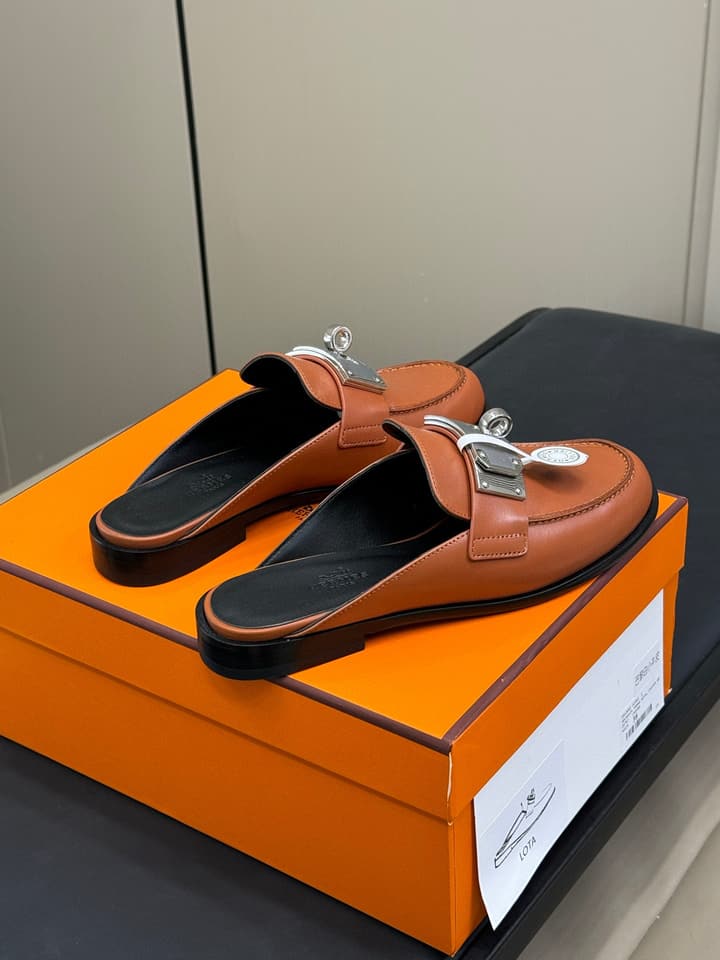Hermes Kelly Wide Buckle Mules – 2025 Collection in Black