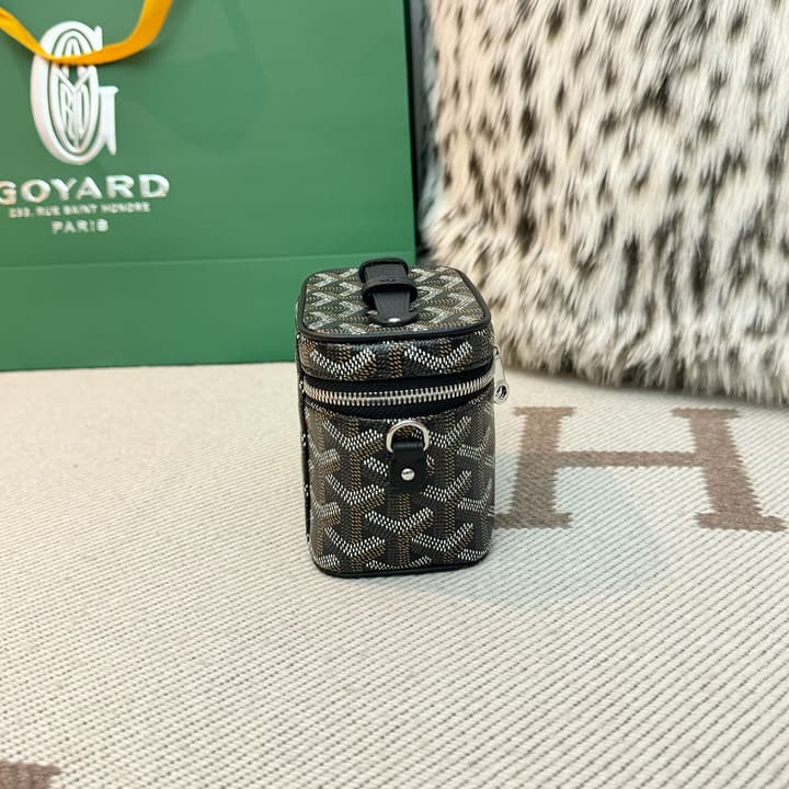 Goyard Muse Vanity Ultra Mini Cosmetic Bag in Blue
