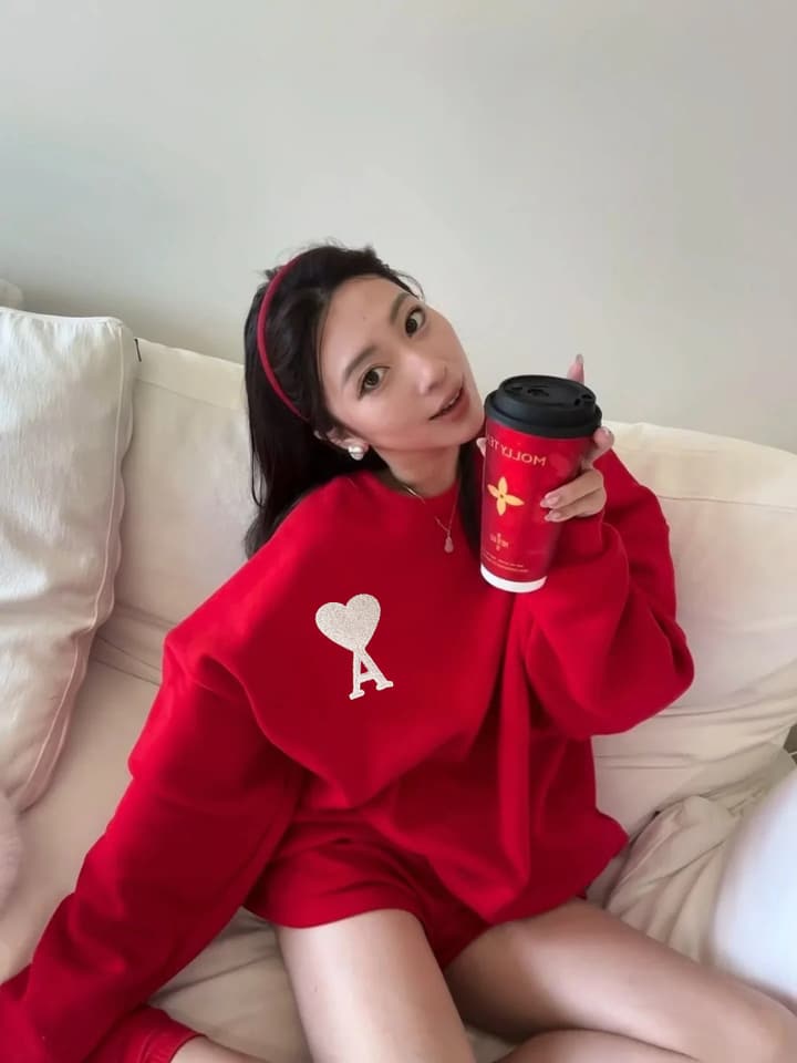 AMI Paris Heart Embroidery Crewneck Sweatshirt – Autumn/Winter Limited Edition in Red Sweatshirt With White Logo