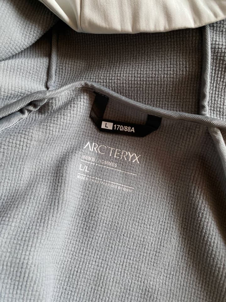 Arc'teryx Isogon Hooded Softshell Jacket in Military Green