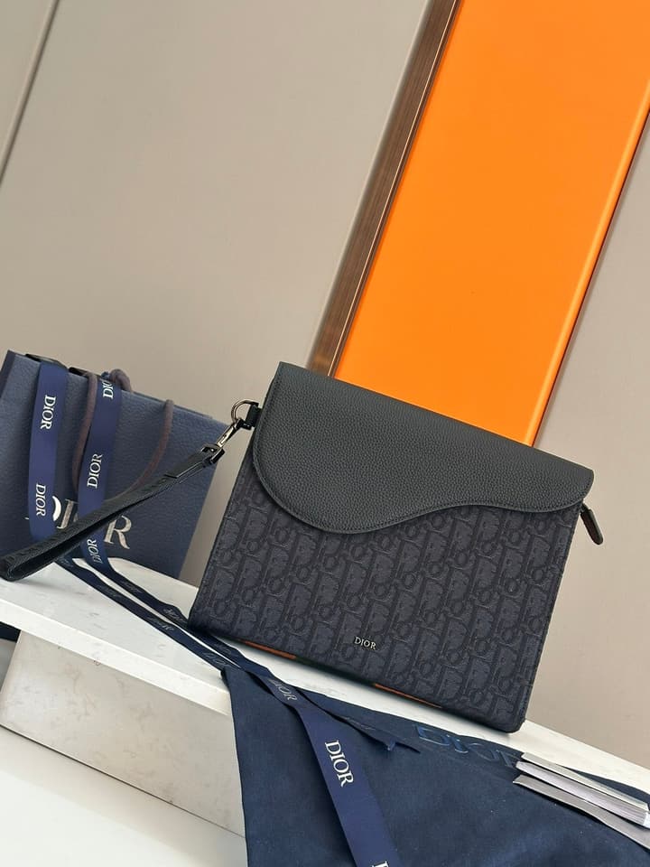 Dior A5 Oblique Triangle Clutch Bag – 2025 Spring Collection in Classic Oblique