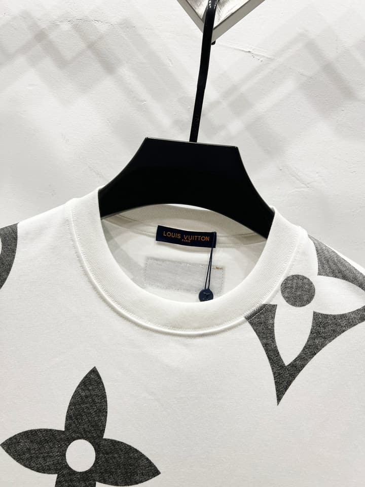 Louis Vuitton Monogram Gradient Logo T-Shirt – 25SS in Black