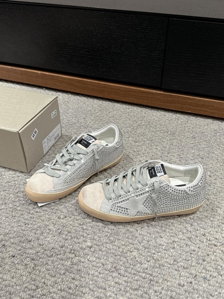 Golden Goose Classic Distressed Sneakers – 2024 Spring/Summer Collection