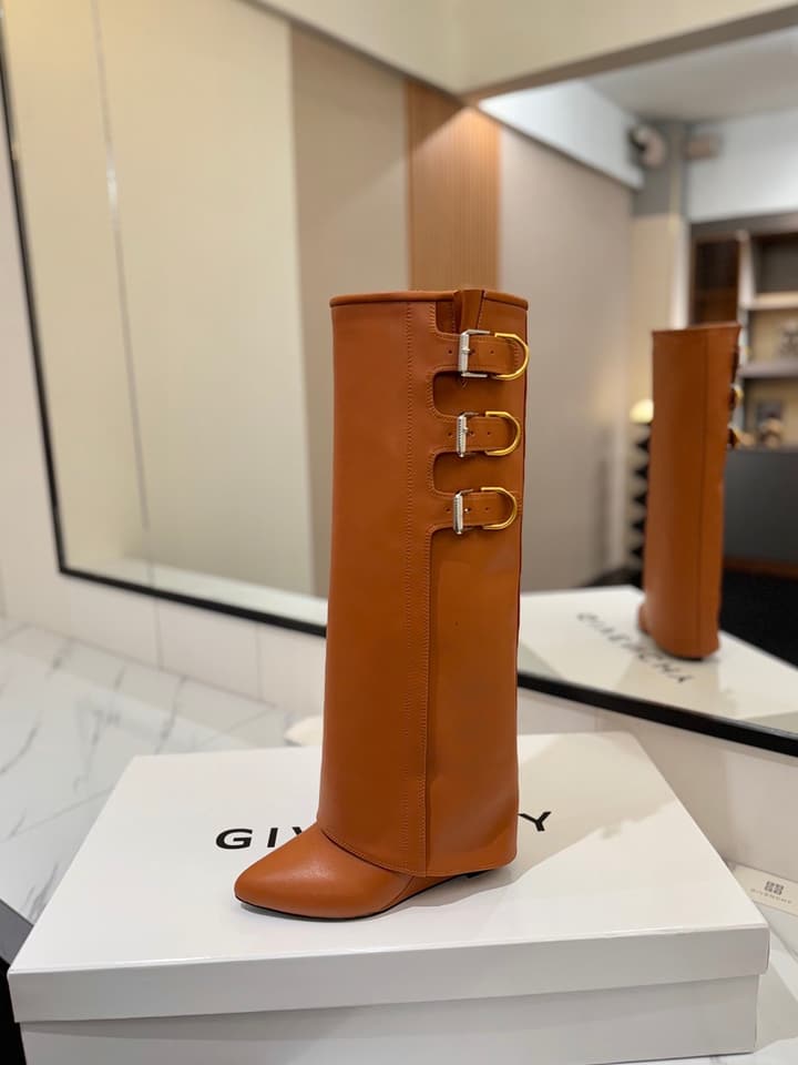 Givenchy Lock Detail Knee-High Boots – 2024 Spring/Summer Collection in Black