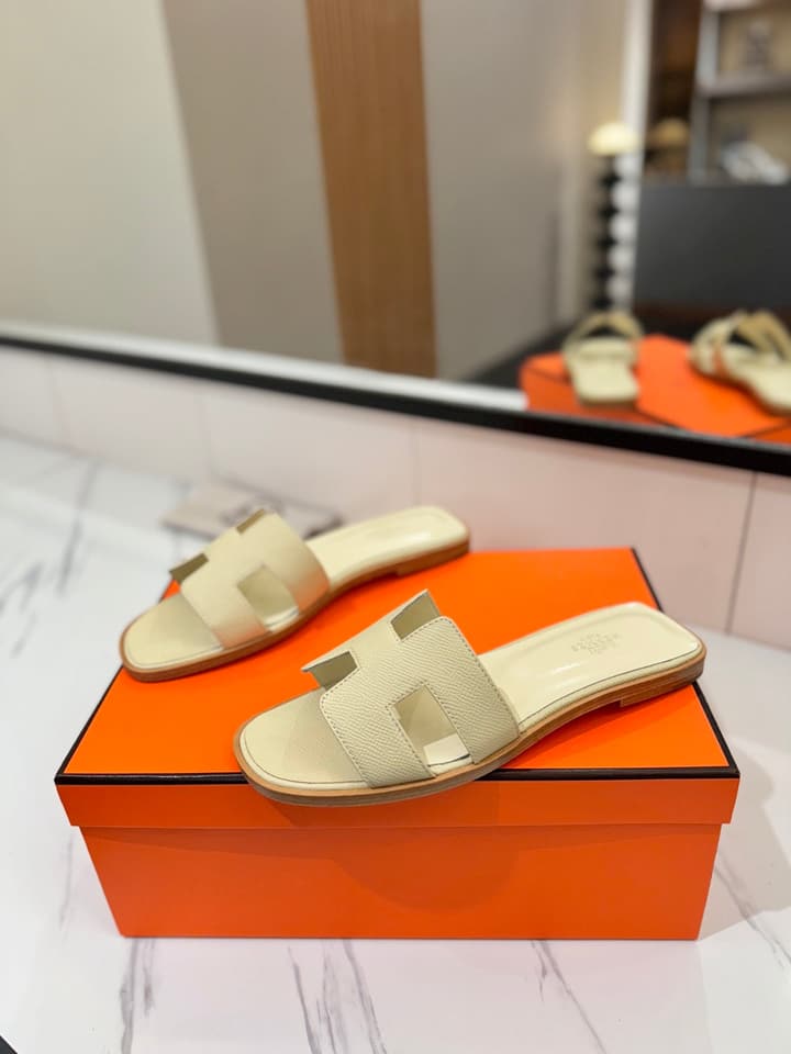 Hermès Classic H Palm Grain Leather Sandals in Black