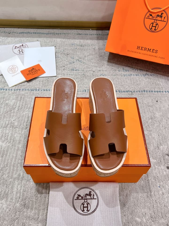 Hermès 2024 Spring/Summer Wedge Sandals – 2024 Spring/Summer Collection in White Leather