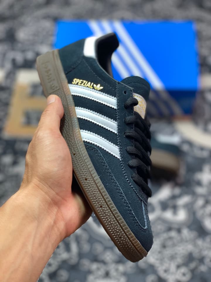 Adidas Originals Samba Handball Spezial Sneakers in Black/White