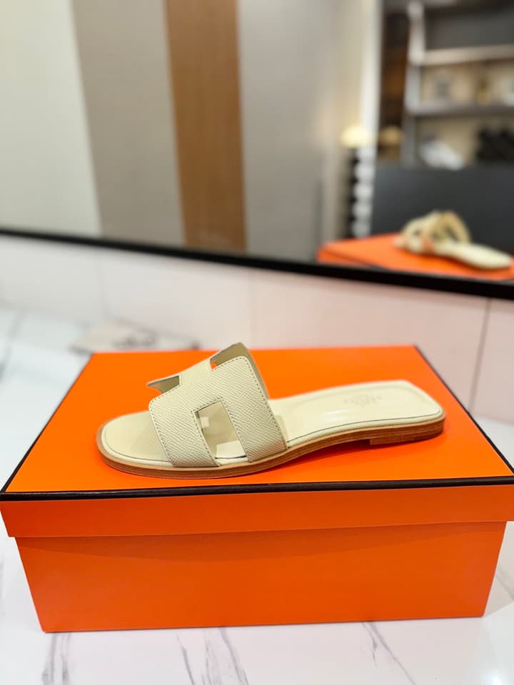 Hermès Classic H Palm Grain Leather Sandals in Black