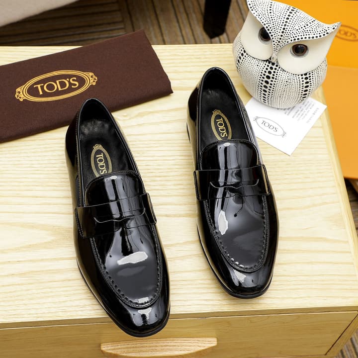 Tod's Classic Men's Driving Shoes in Polished Black