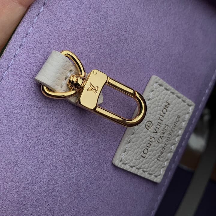 Louis Vuitton ONTHEGO Medium Tote Bag in Cream/white Monogram With Lilac Print