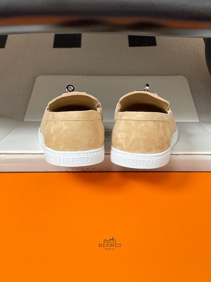 Hermès Mind Suede Kelly Buckle Loafers – 26S Spring/Summer Collection in Beige Suede