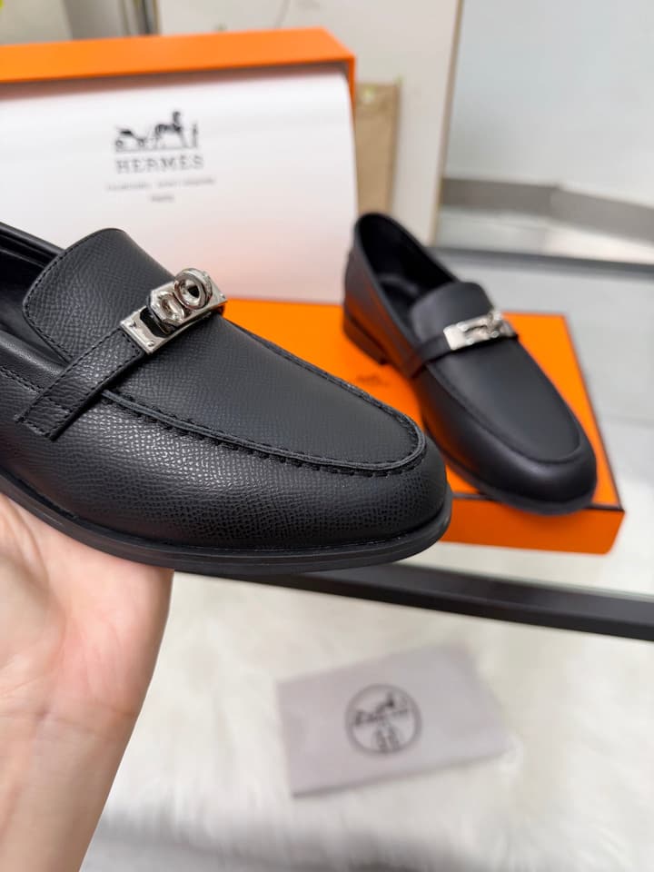 Hermès Classic Leather Sole Sandals in Black Smooth
