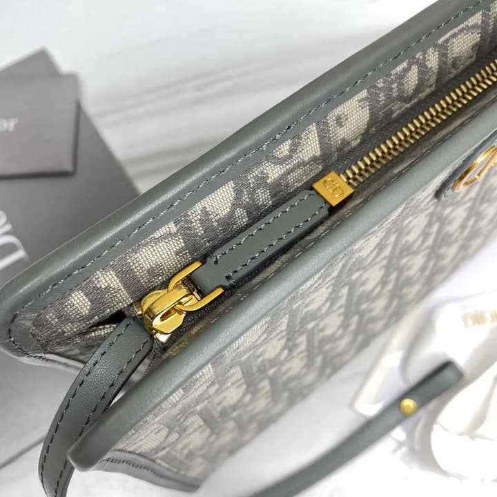 Dior 30 Montaigne Oblique Jacquard Clutch Bag in Beige Oblique