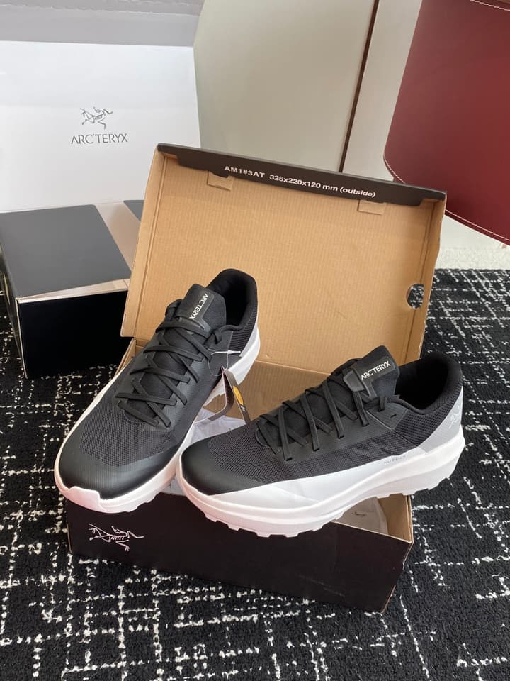 Arc'teryx Norvan VT Trail Running Shoes in Black With White Sole