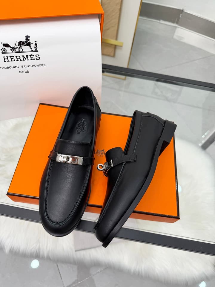 Hermès Classic Leather Sole Sandals in Black Smooth