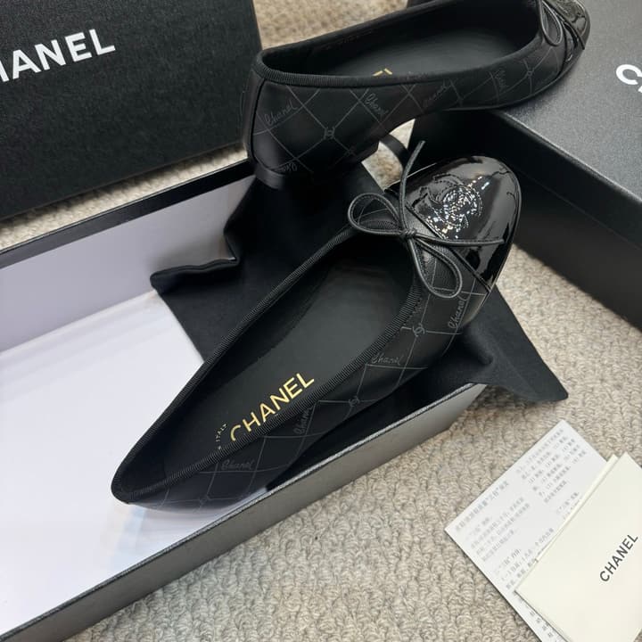 Chanel Classic Round-Toe Ballet Flats – Spring/Summer Collection – 25SS in Burgundy