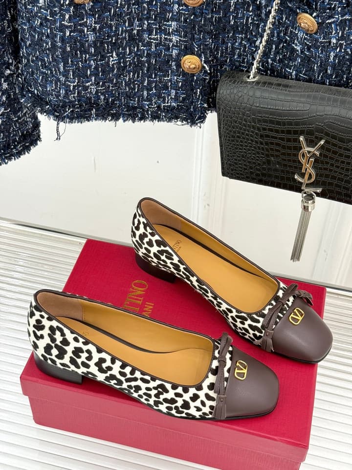 Valentino VLogo Metal Buckle Ballet Flats – 25FW in Charcoal