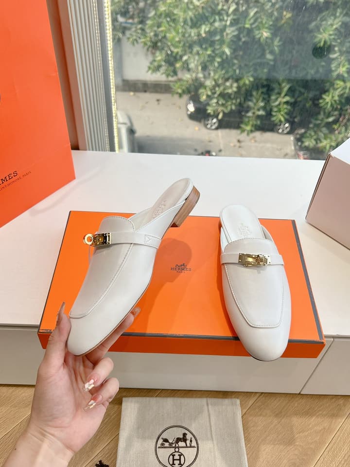 Hermès Calfskin Mules – 25SS/FW Collection in Black Embossed Leather With Silver Hardware