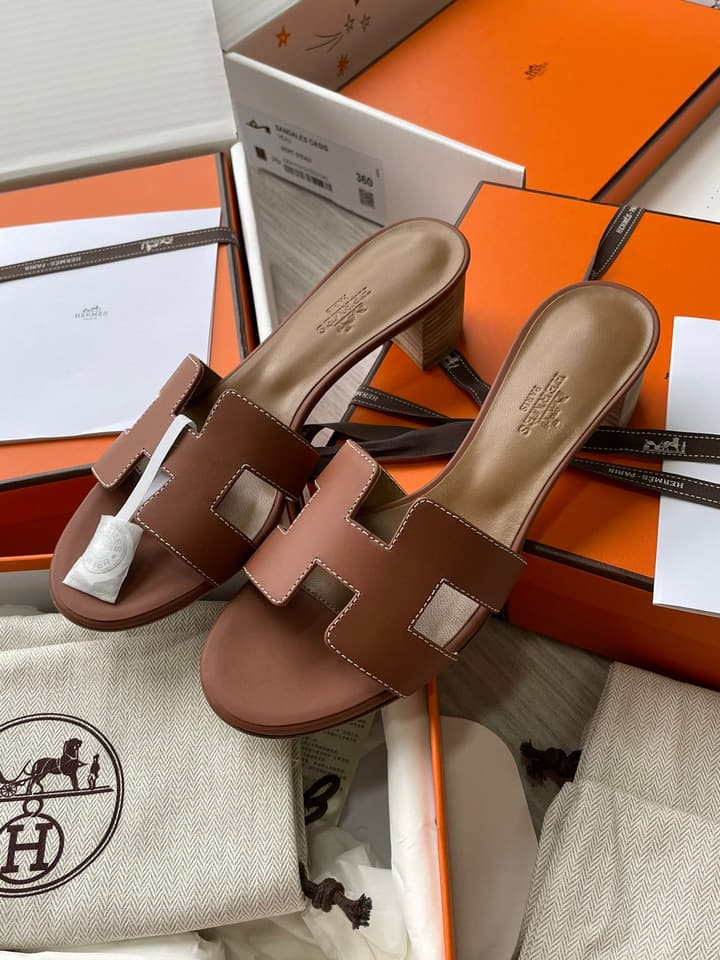 Hermès Classic H Slippers in Cream Leather